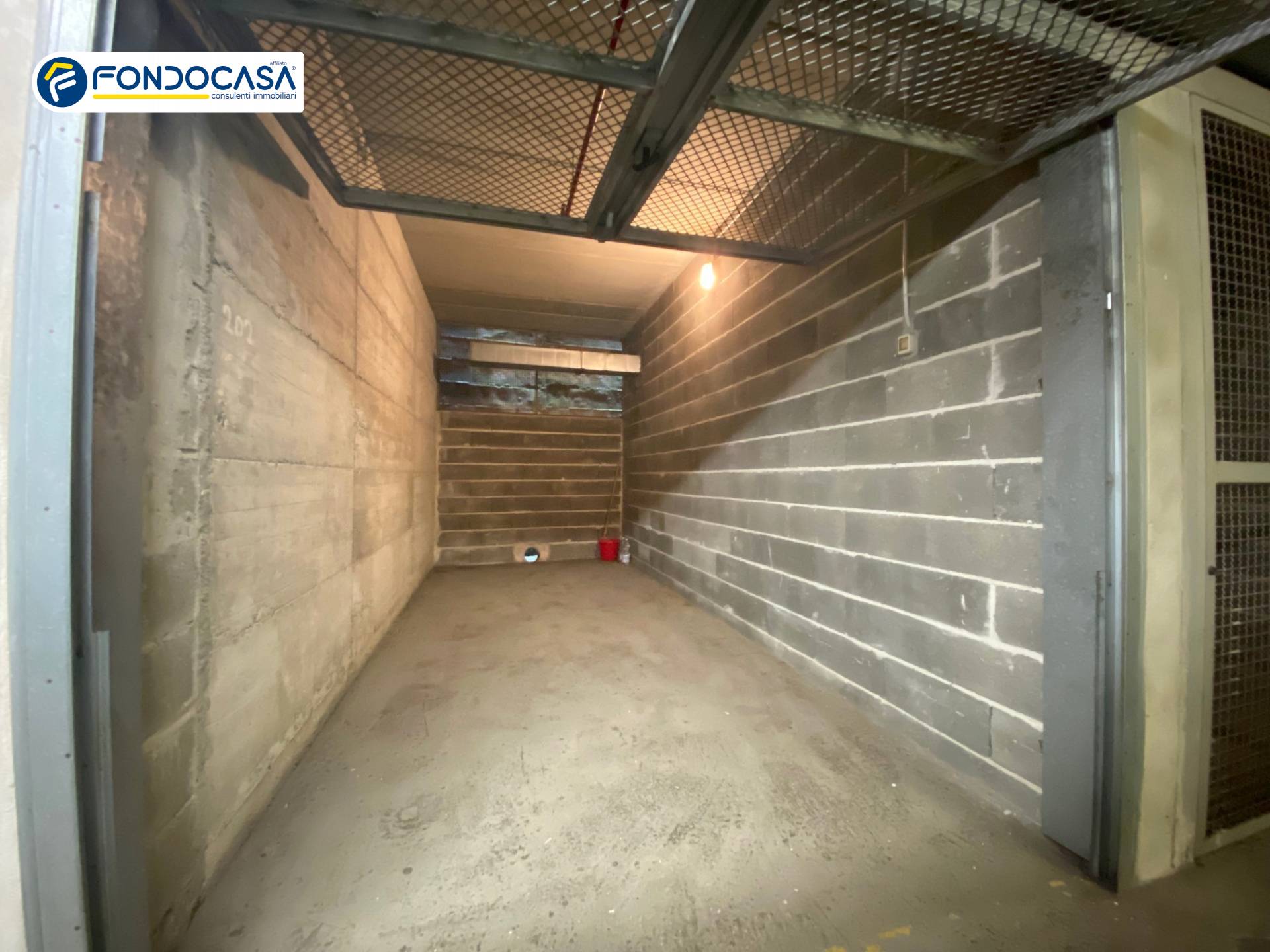 Box o garage in vendita a Loano