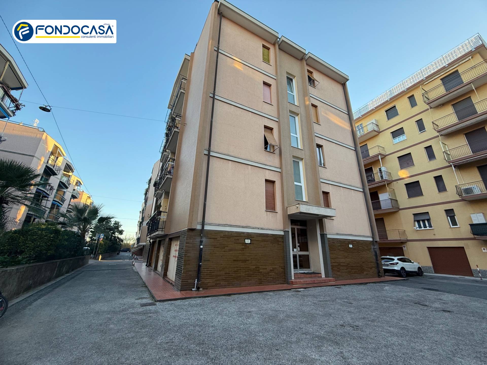 Box o garage in vendita a Loano