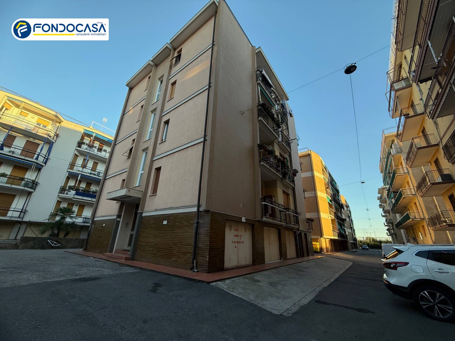 Box o garage in vendita a Loano