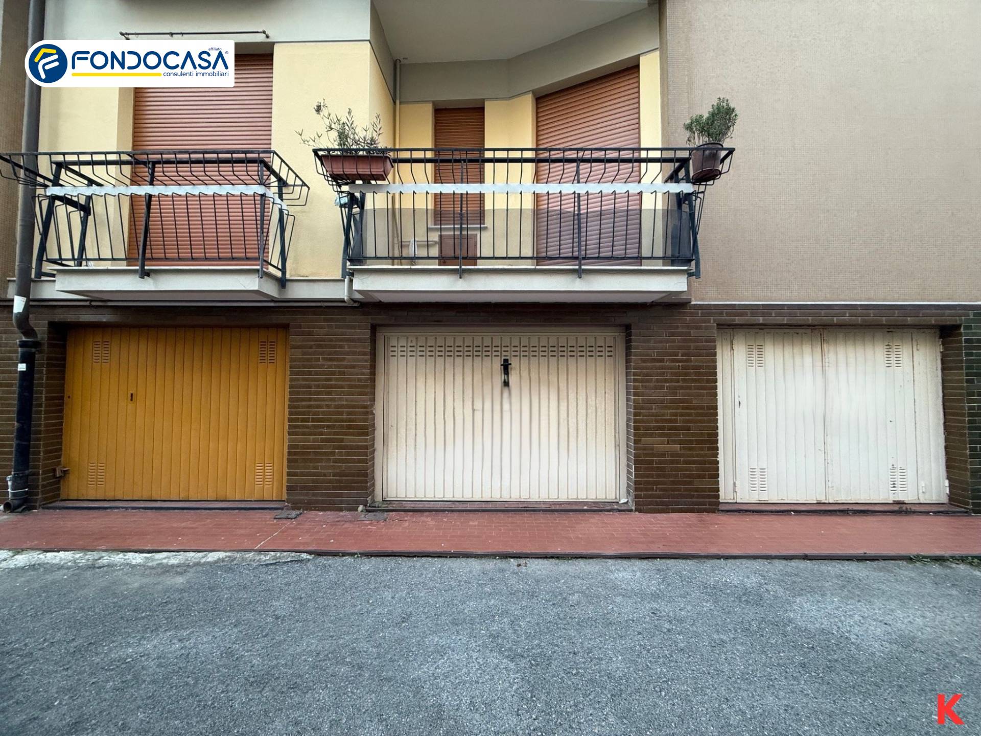 Box o garage in vendita a Loano