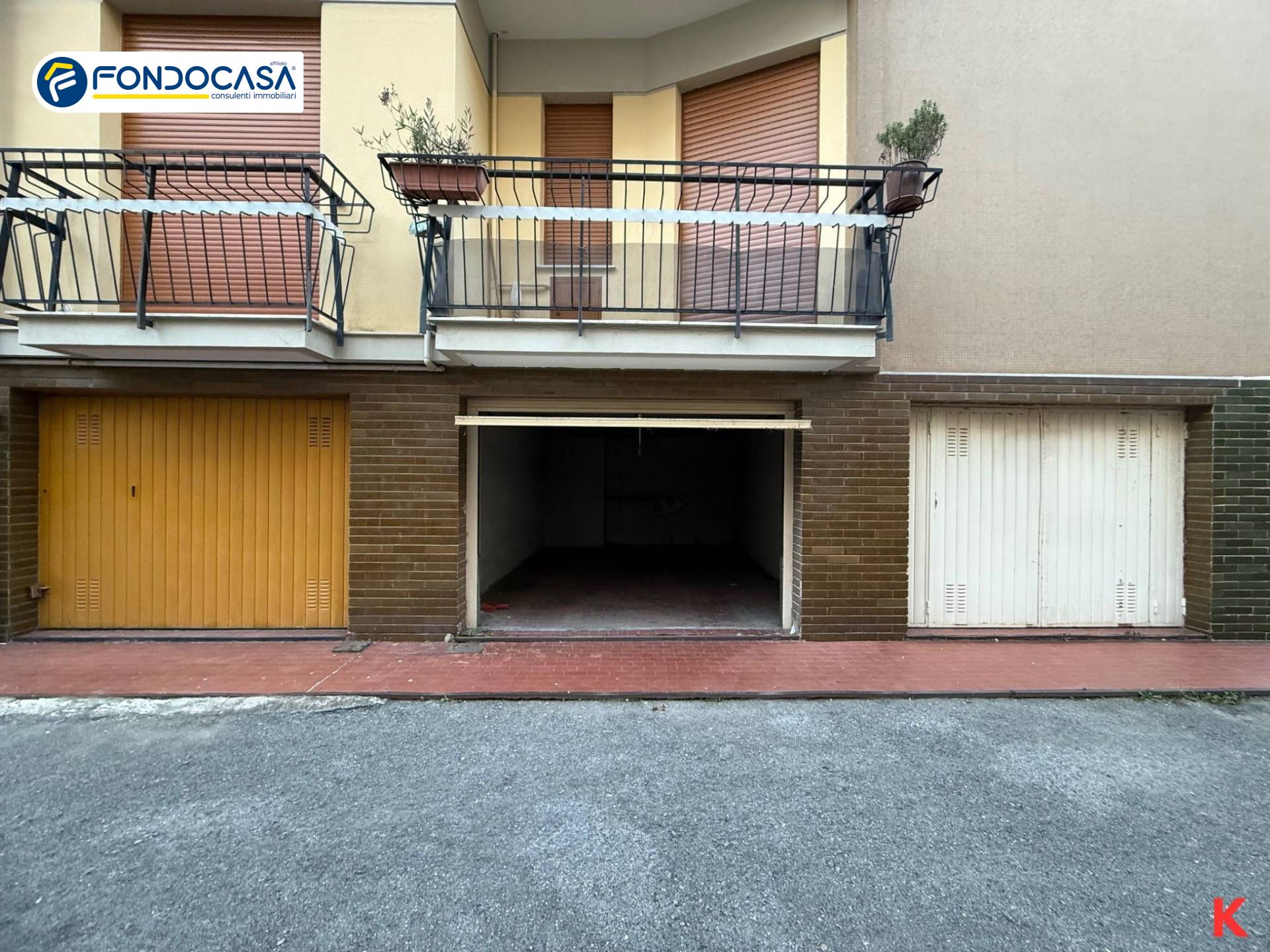 Box o garage in vendita a Loano