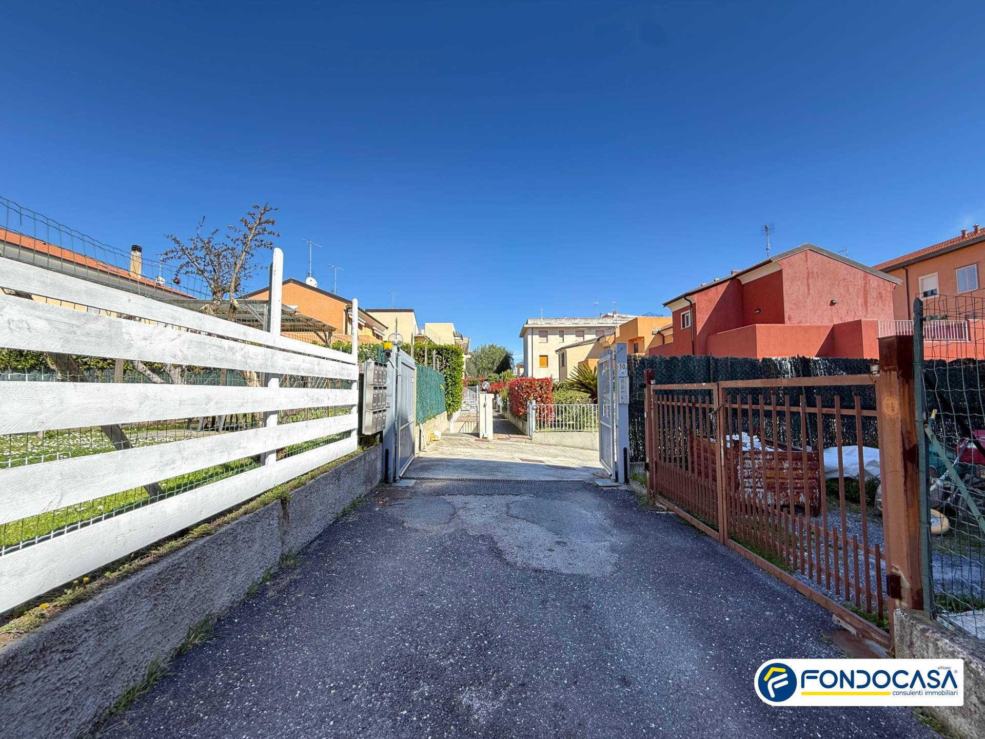 Box o garage in vendita a Loano