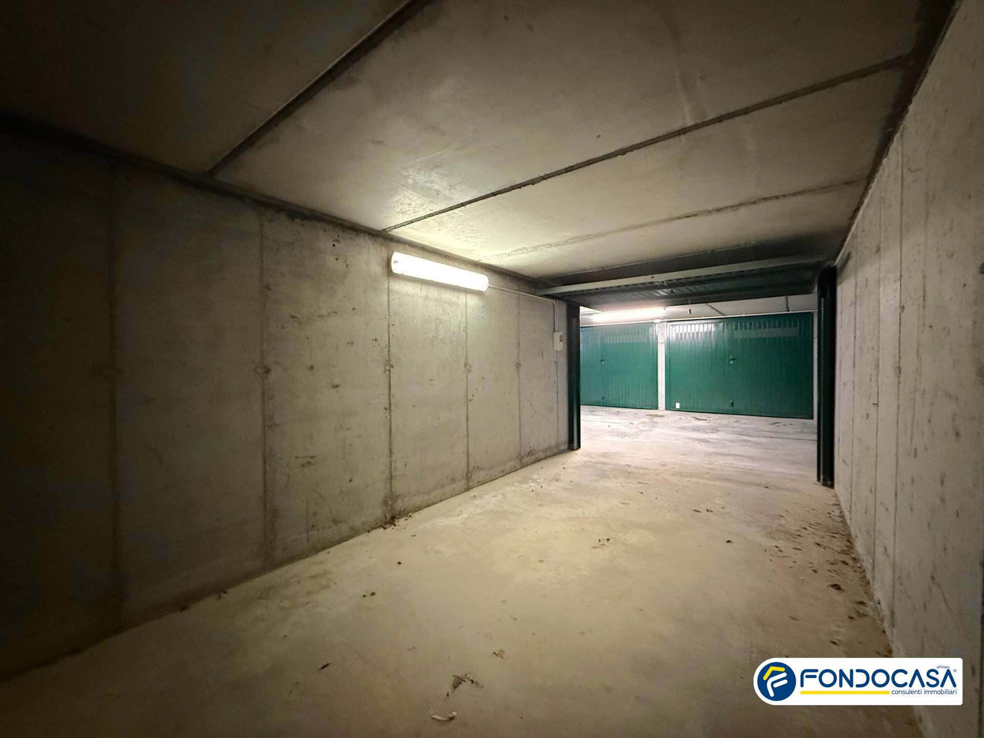 Box o garage in vendita a Loano