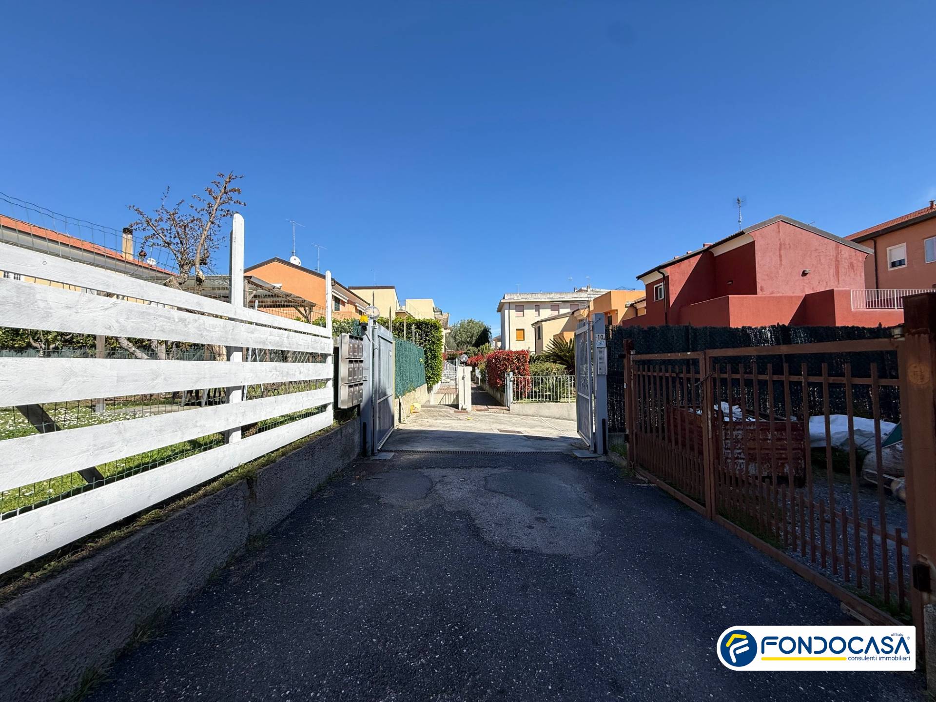 Box o garage in vendita a Loano