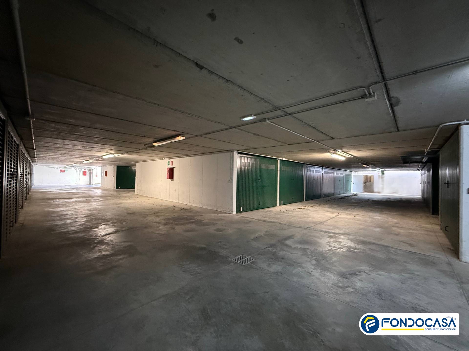 Box o garage in vendita a Loano