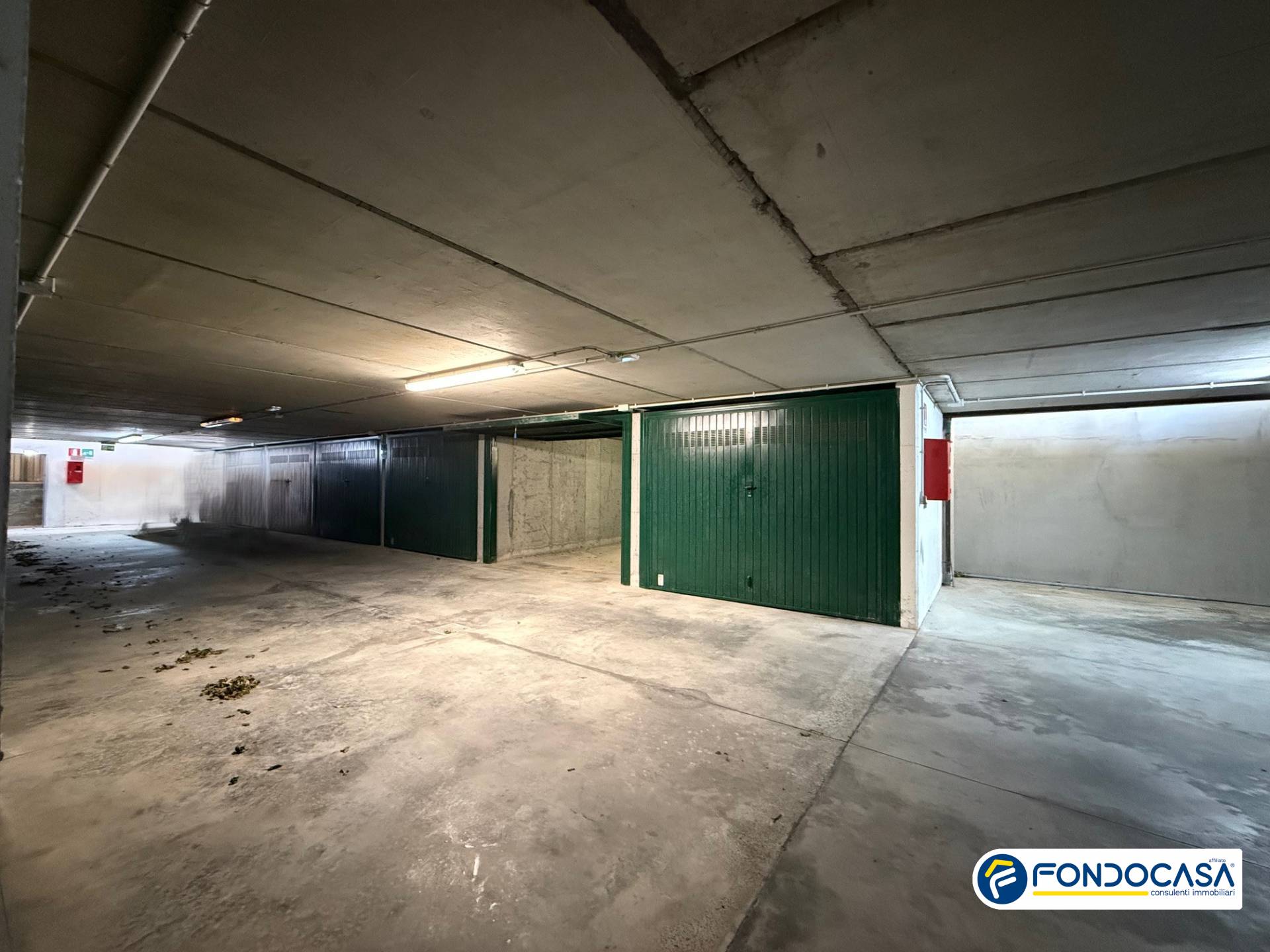 Box o garage in vendita a Loano