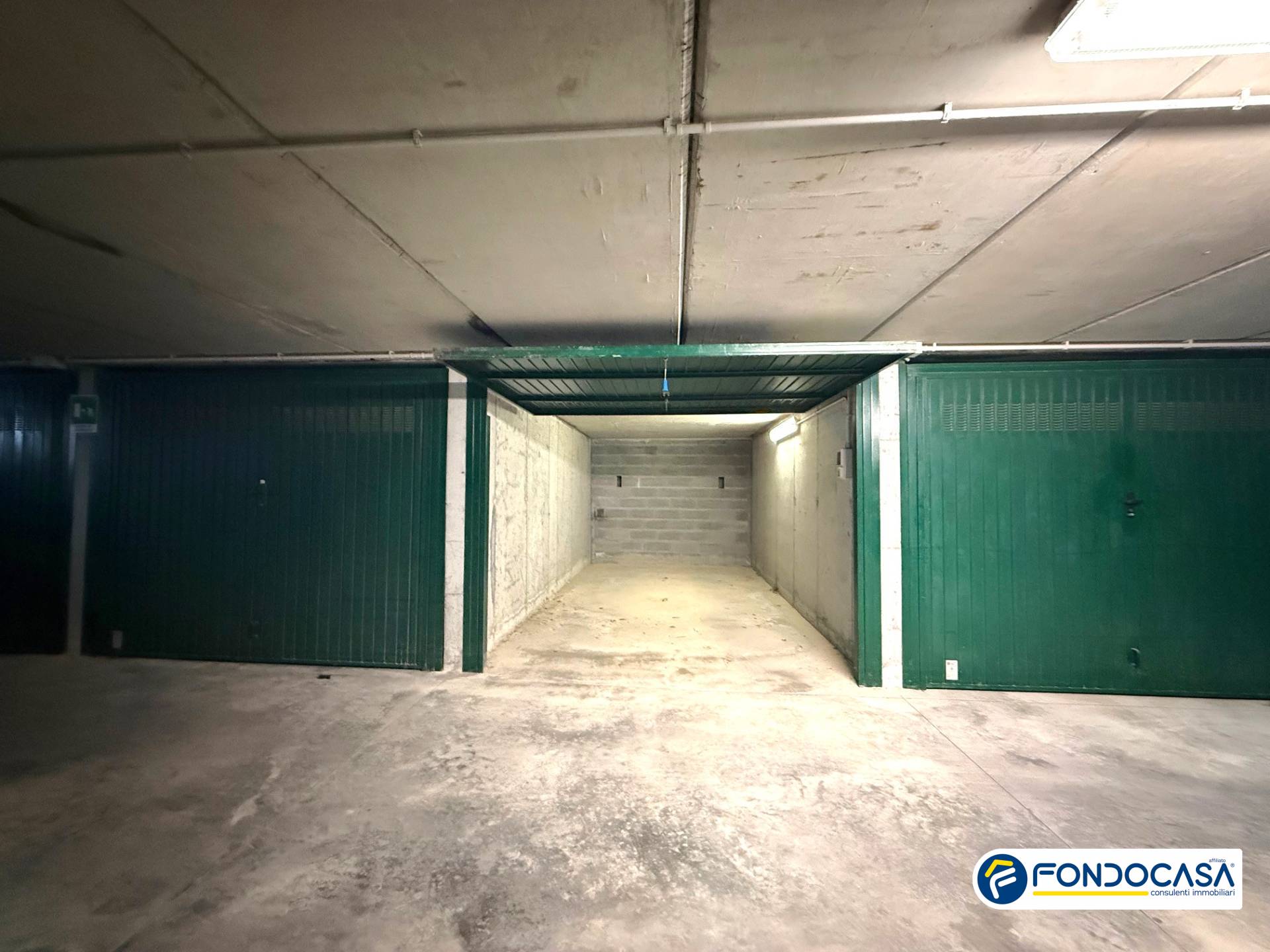 Box o garage in vendita a Loano