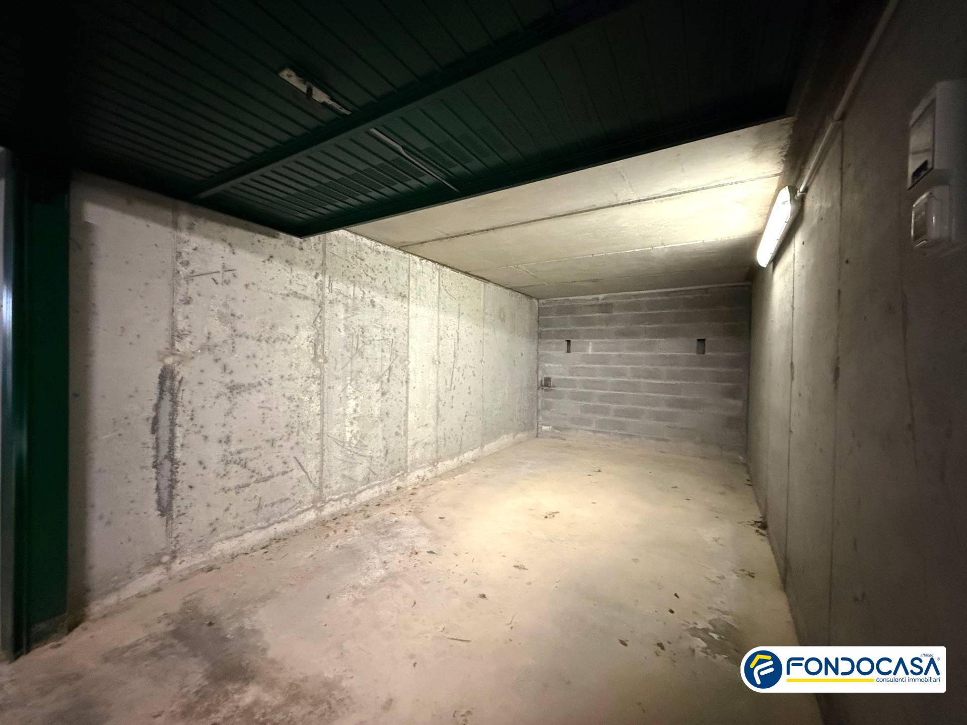 Box o garage in vendita a Loano