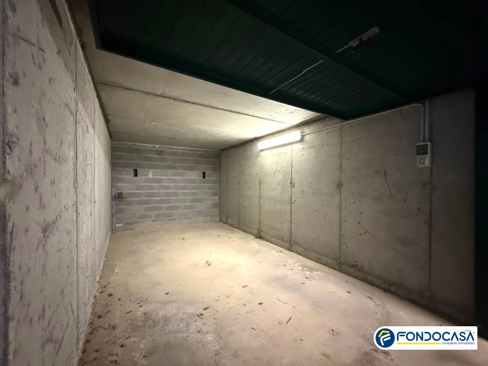 Box o garage in vendita a Loano