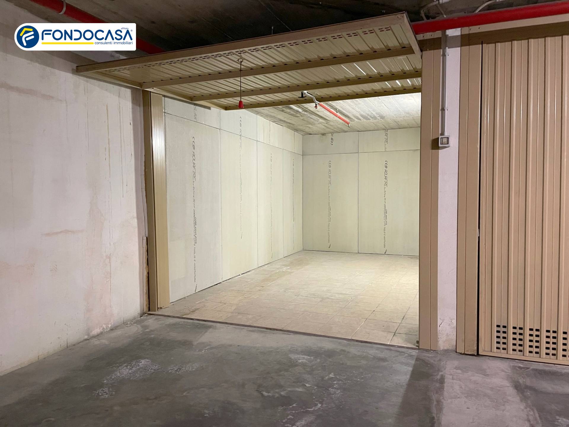 Box o garage in vendita a Loano