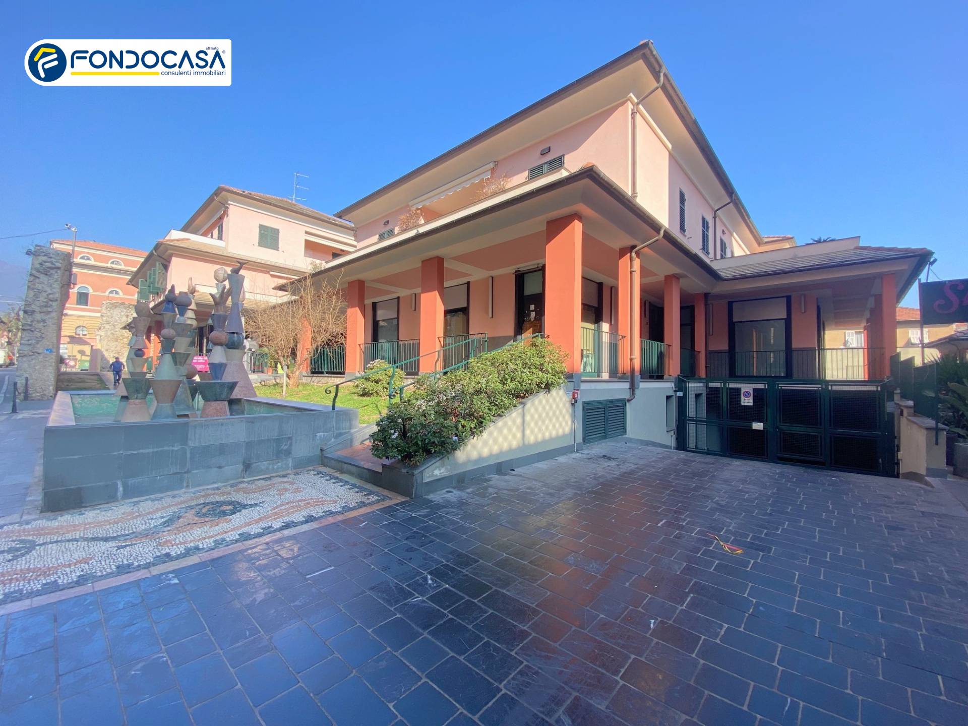 Box o garage in vendita a Loano