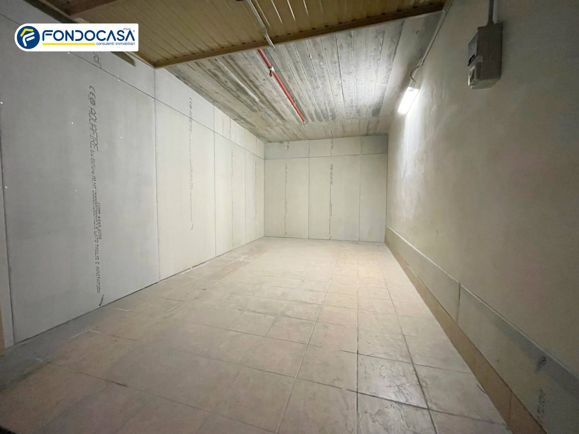 Box o garage in vendita a Loano