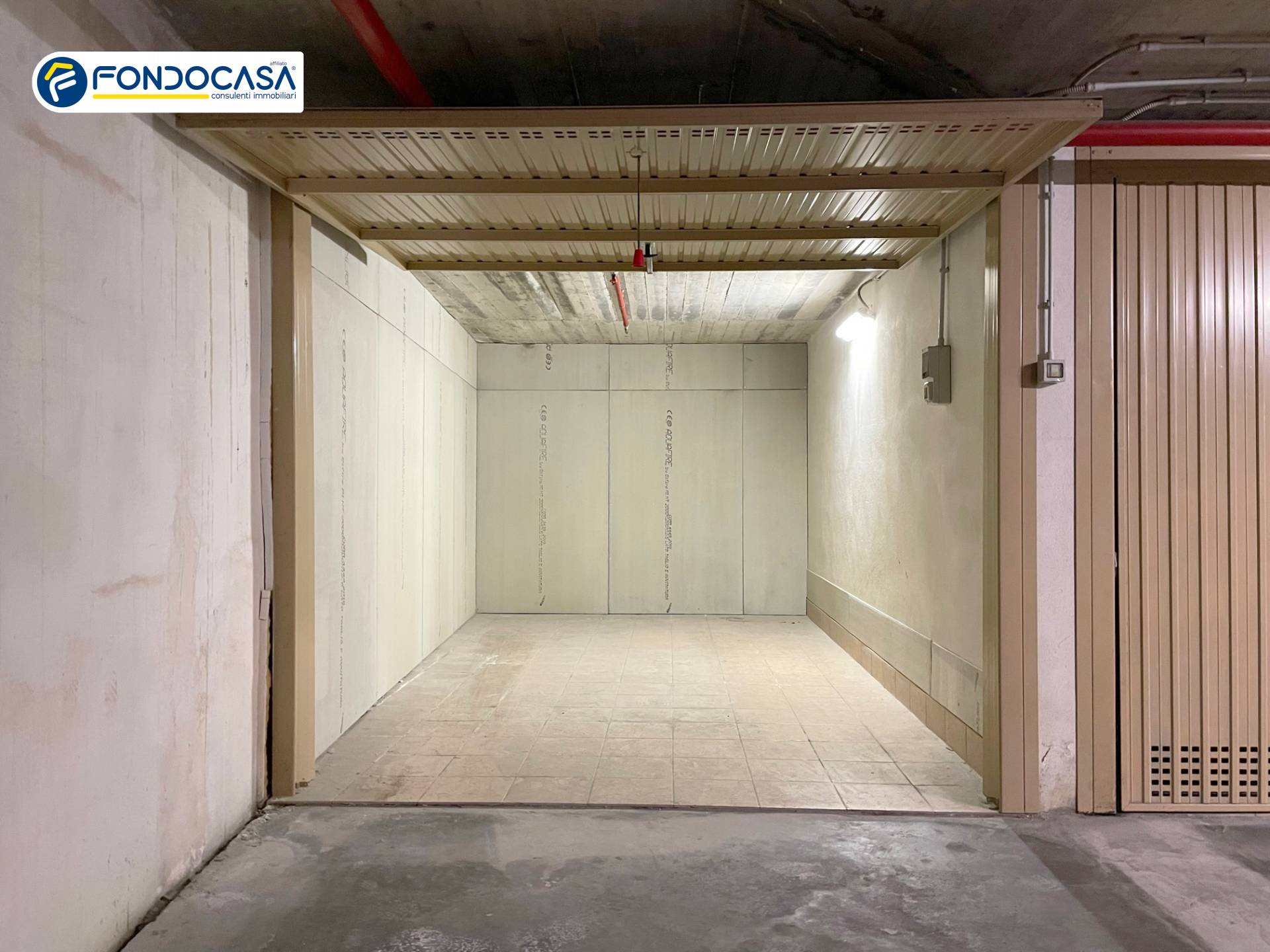 Box o garage in vendita a Loano