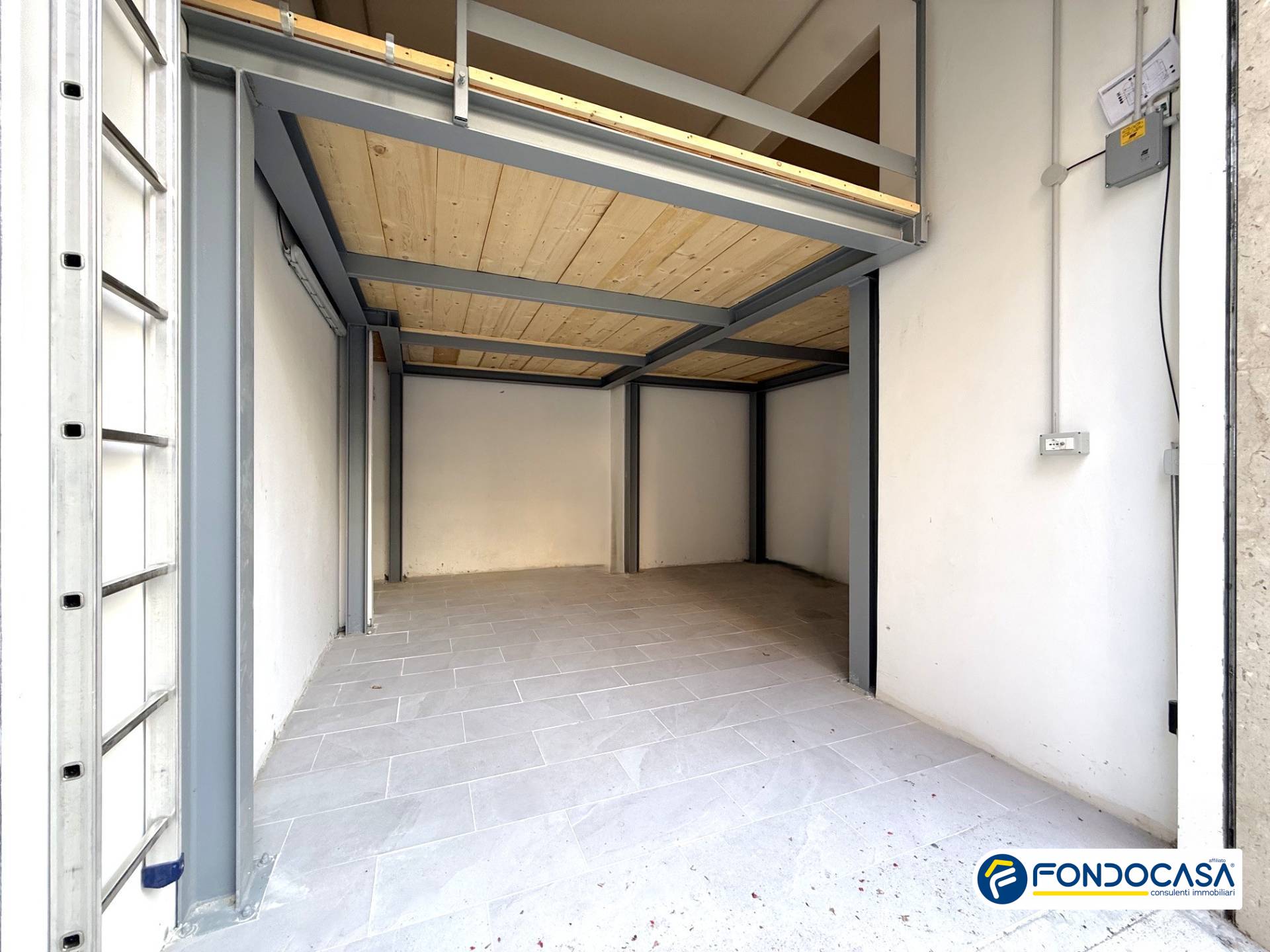 Box o garage in vendita a Loano