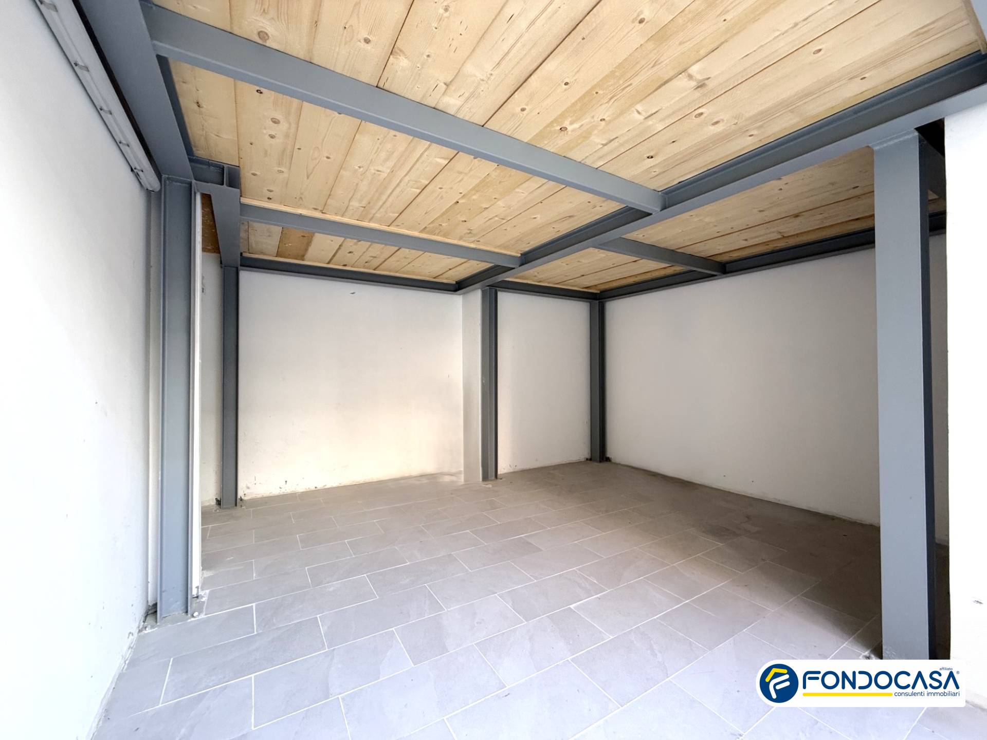 Box o garage in vendita a Loano