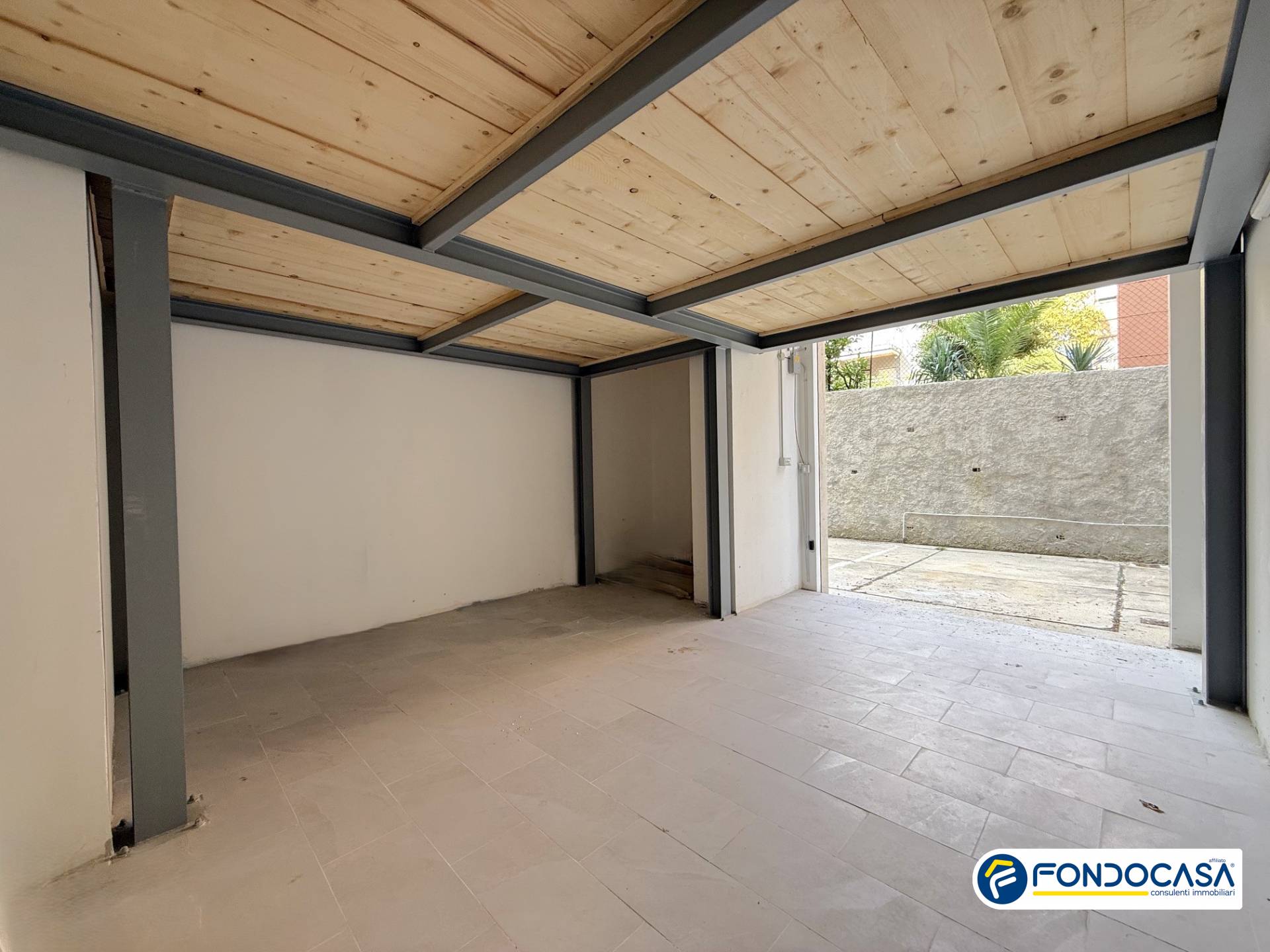 Box o garage in vendita a Loano