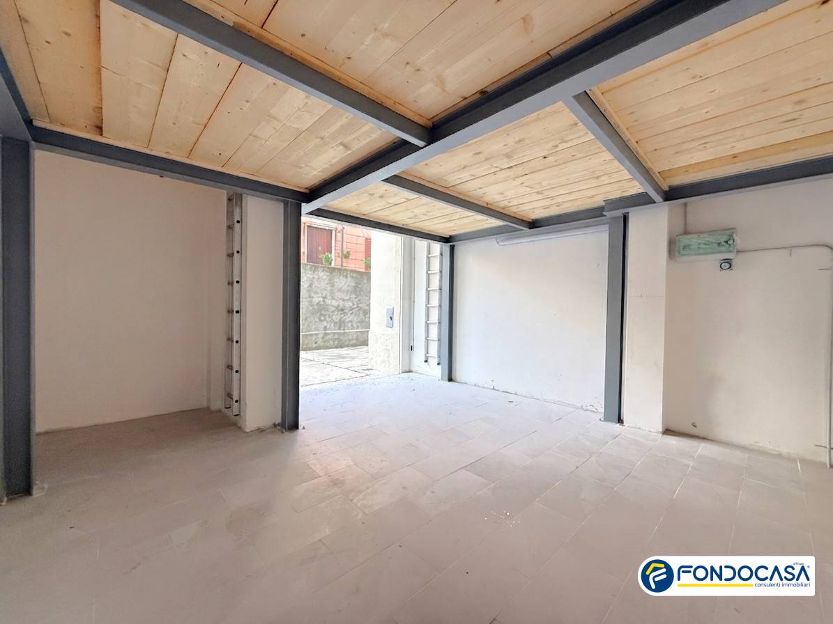 Box o garage in vendita a Loano