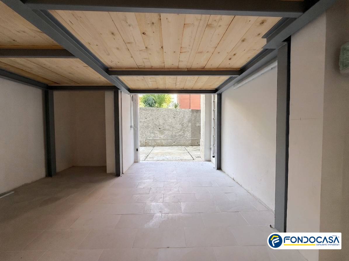 Box o garage in vendita a Loano