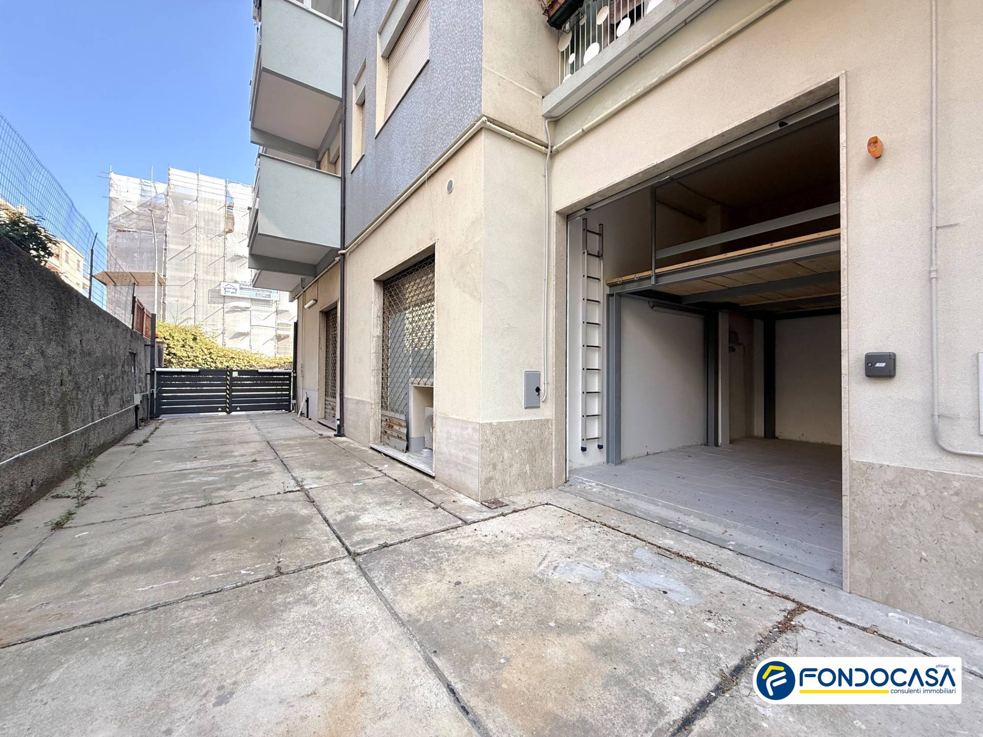 Box o garage in vendita a Loano