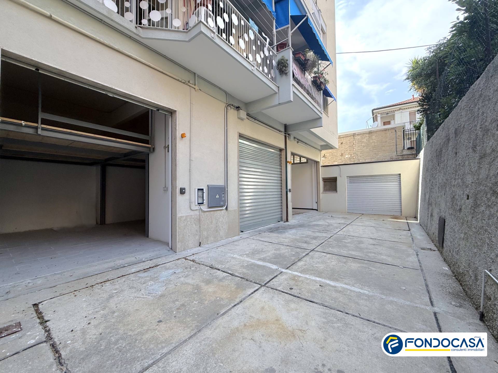 Box o garage in vendita a Loano