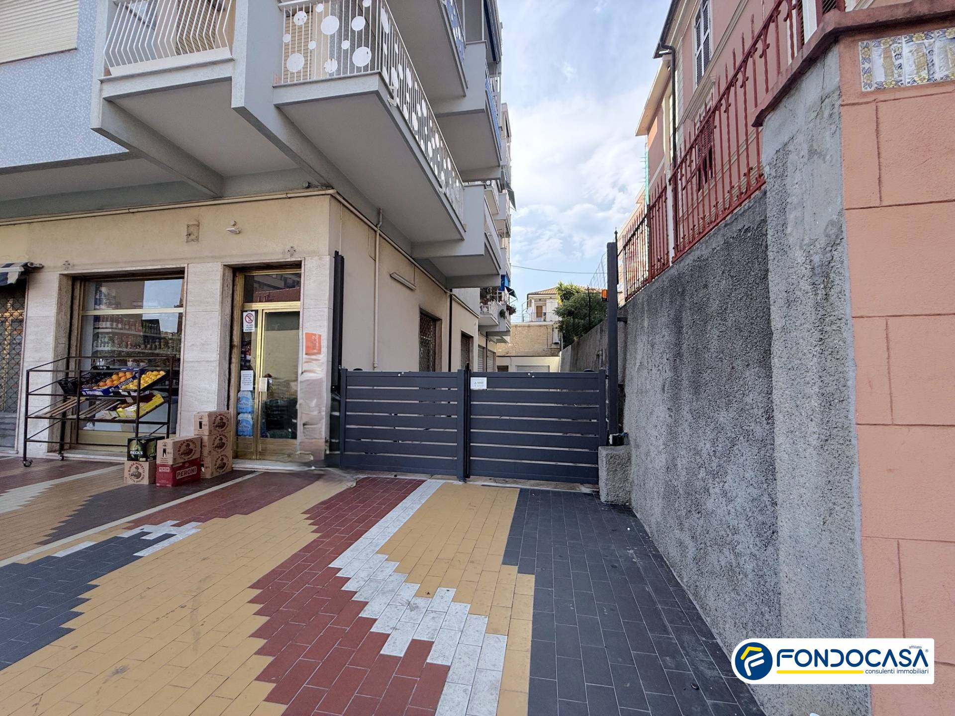 Box o garage in vendita a Loano