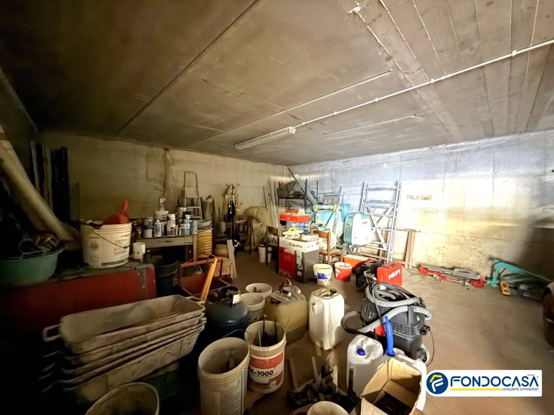 Box o garage in vendita a Loano