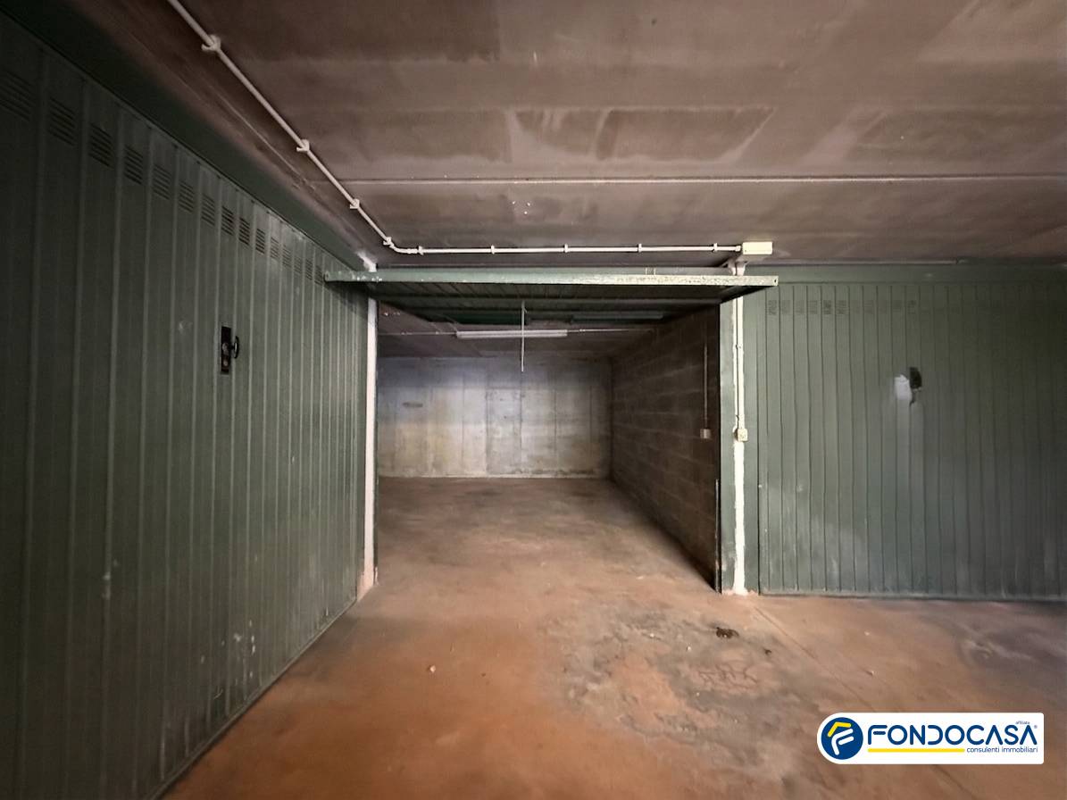 Box o garage in vendita a Loano