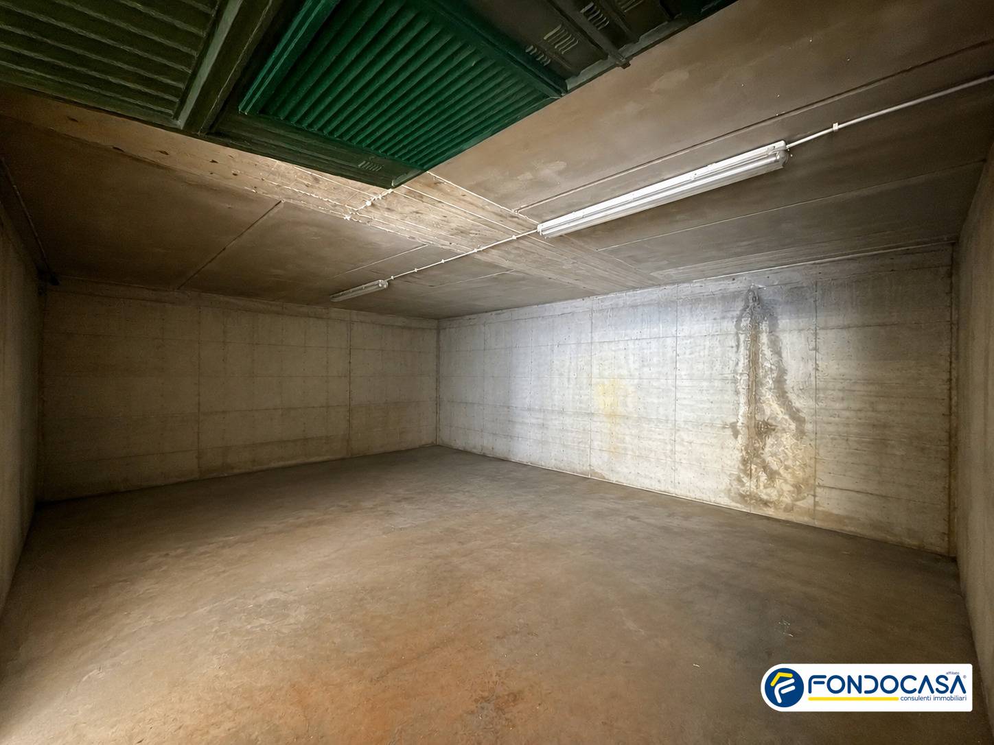 Box o garage in vendita a Loano