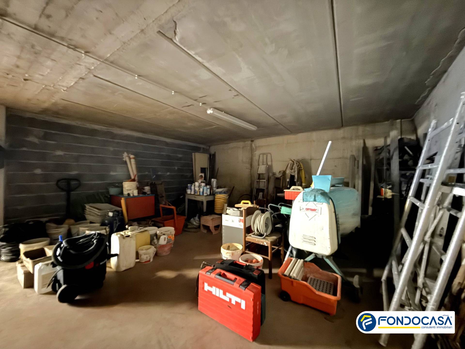 Box o garage in vendita a Loano
