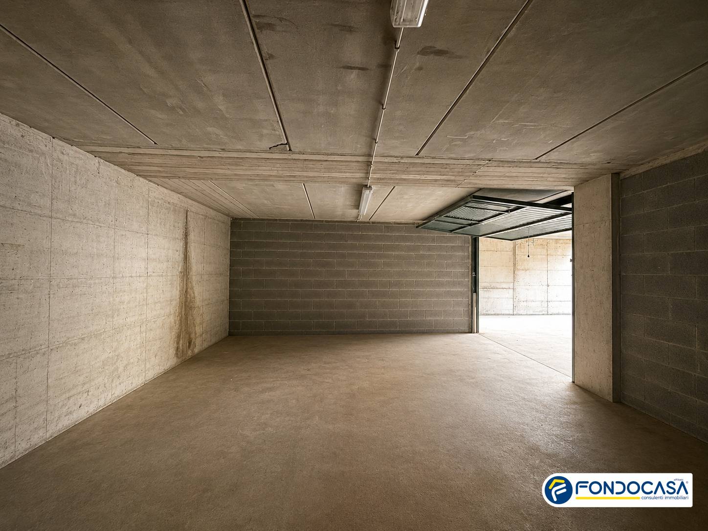 Box o garage in vendita a Loano