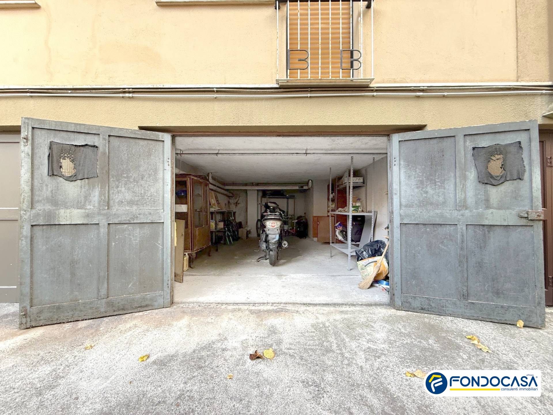 Box o garage in vendita a Loano