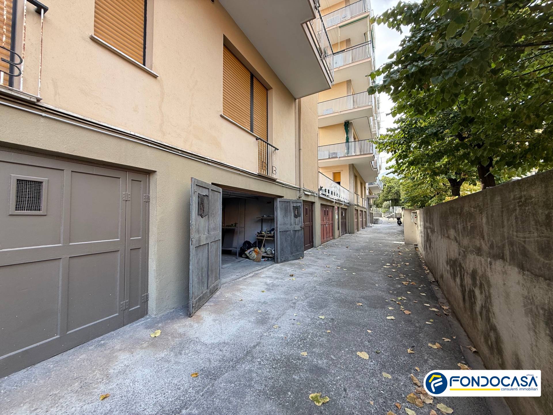 Box o garage in vendita a Loano