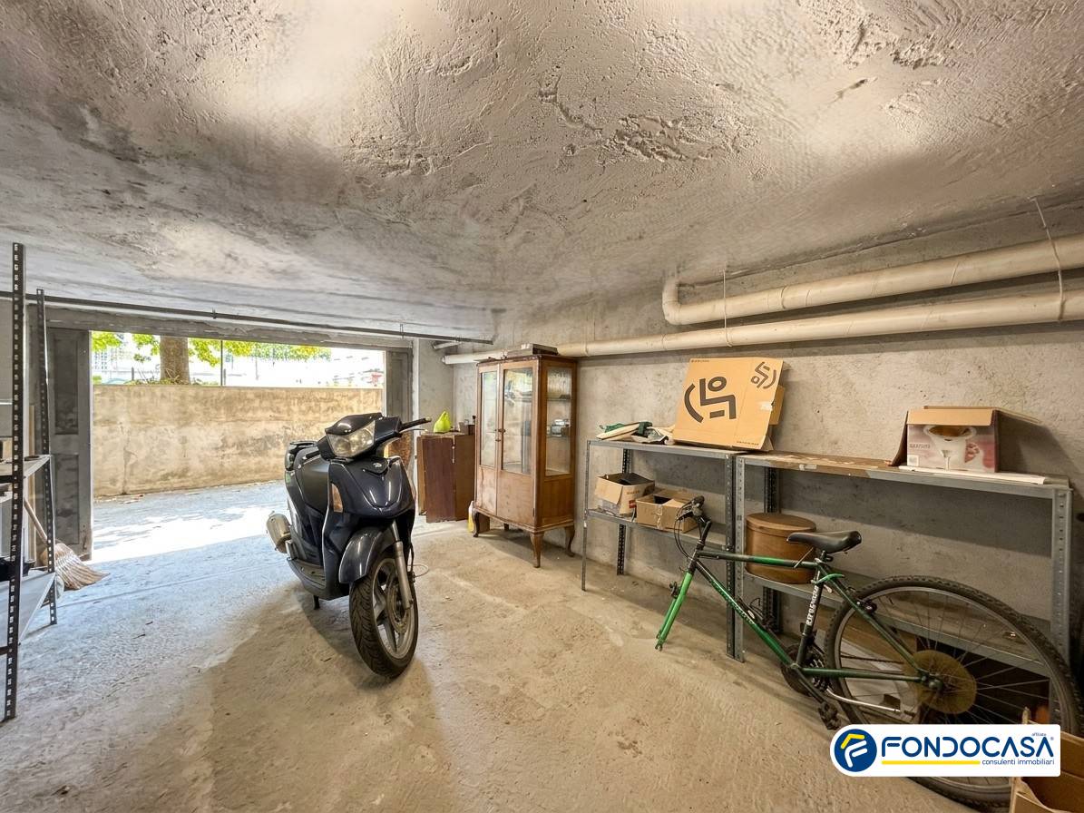 Box o garage in vendita a Loano