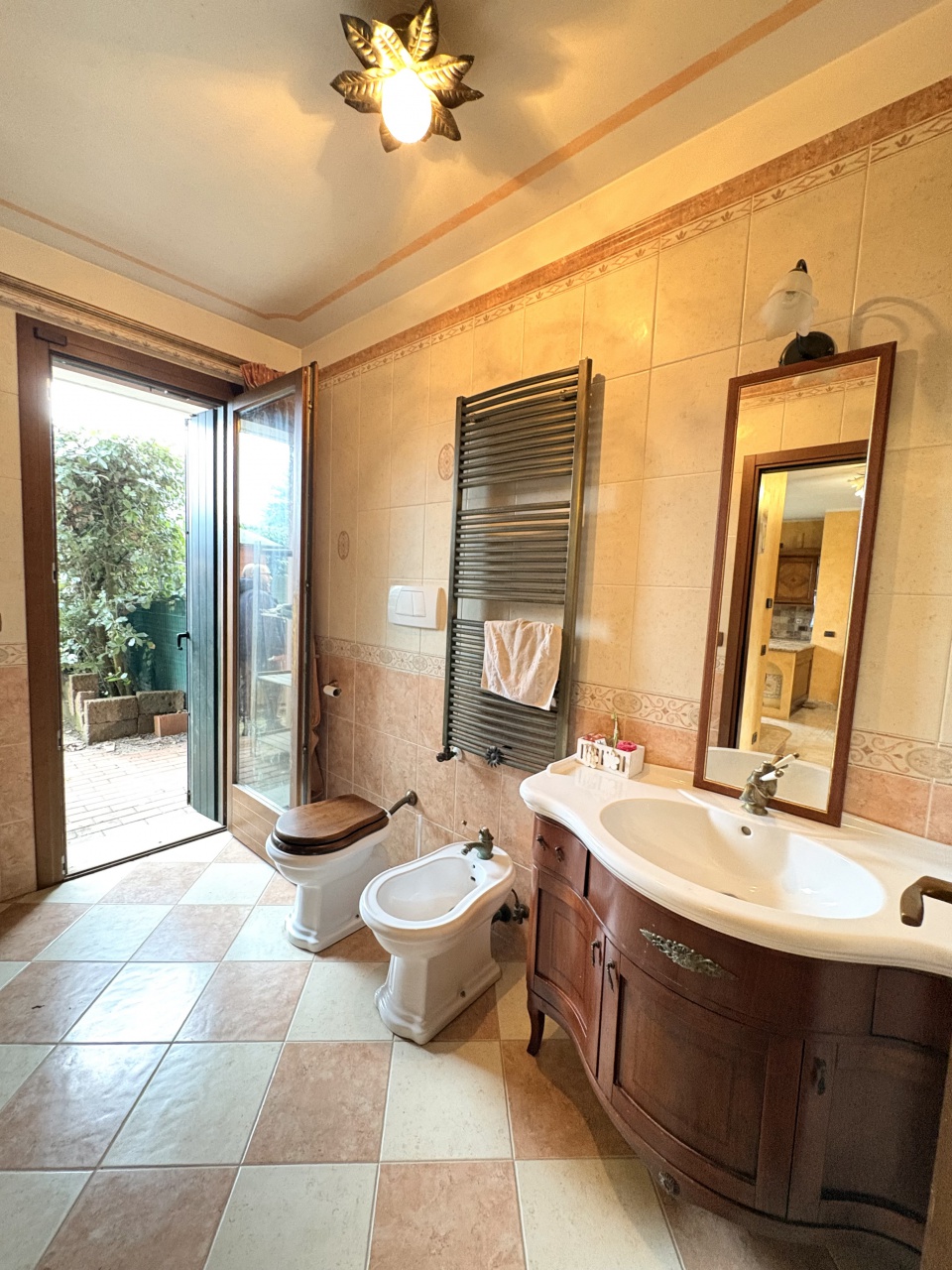 Villa con giardino a Correzzola