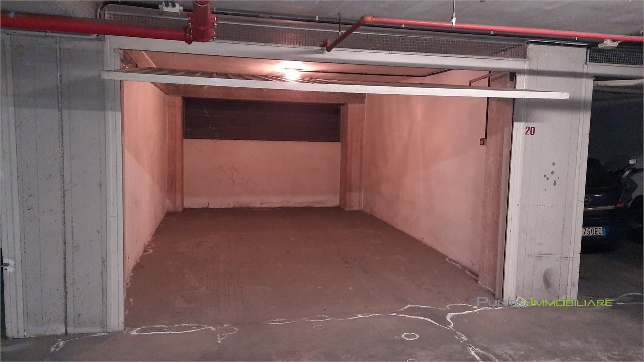 Box/Garage 22mq in vendita a Lecce