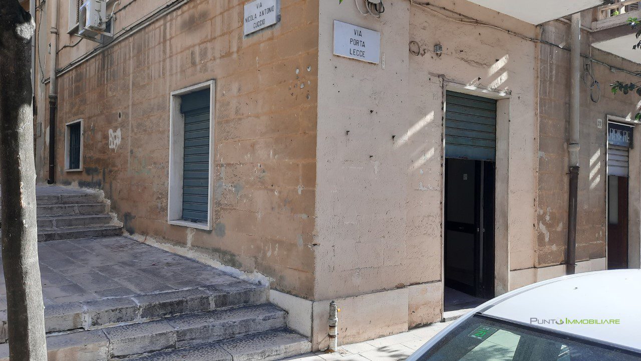 Locale commerciale in affitto a Brindisi