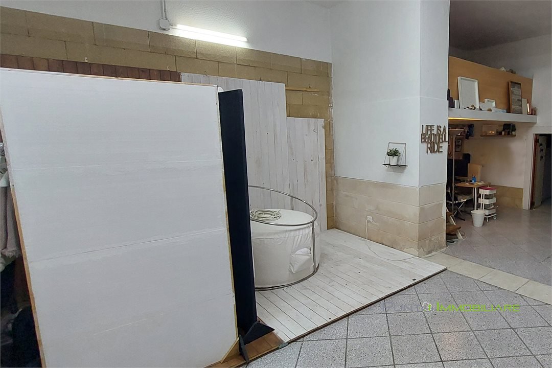 Locale commerciale in affitto a Brindisi