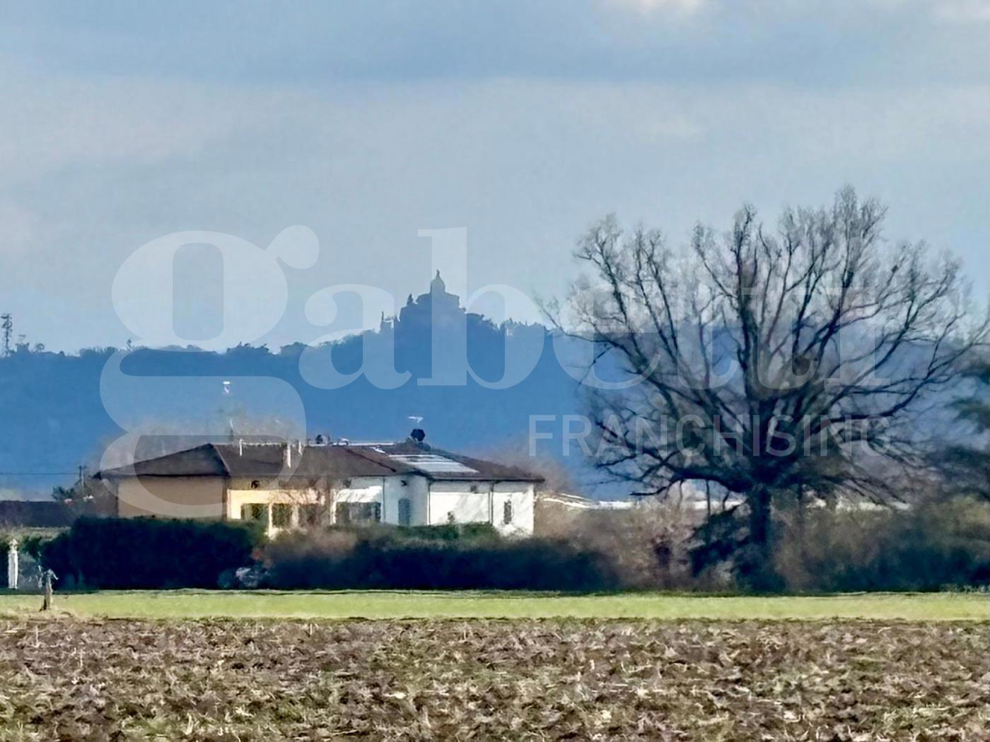 Villa con giardino a Calderara di Reno