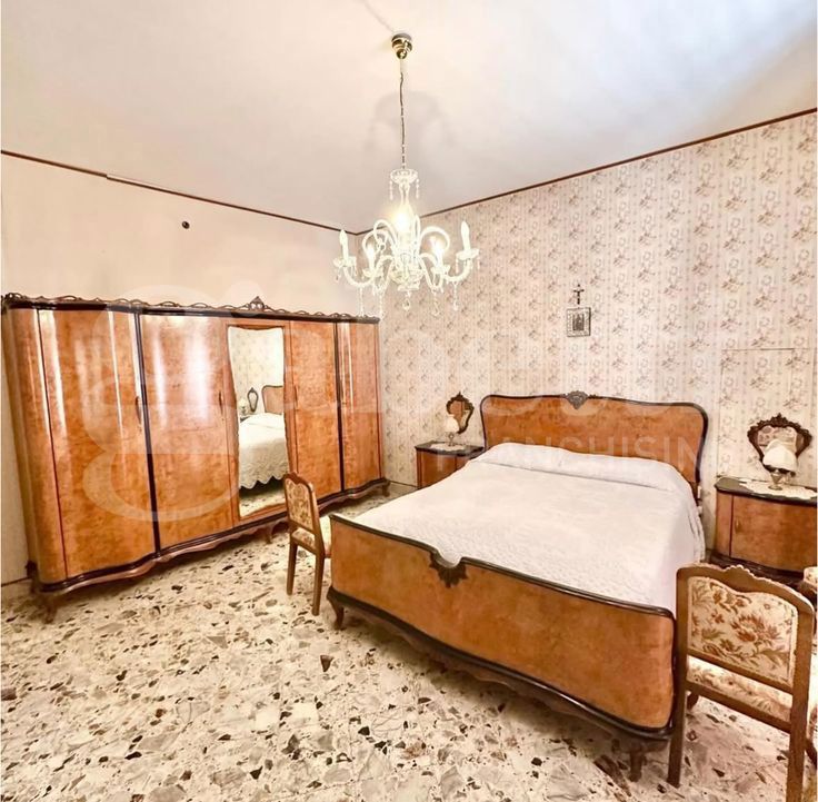 Quadrilocale da ristrutturare a Bologna