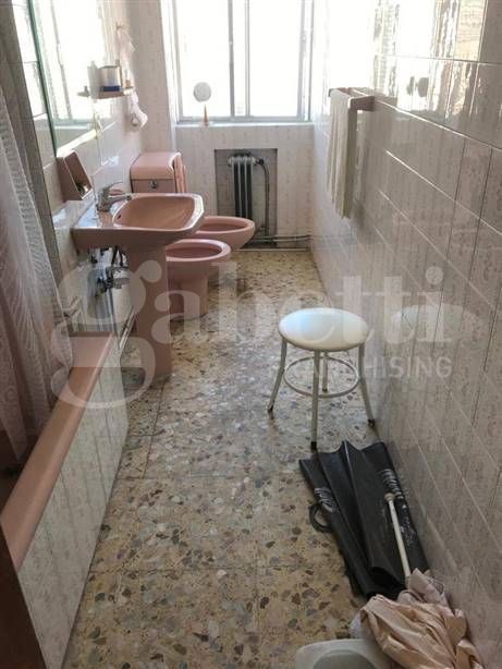 Quadrilocale da ristrutturare a Bologna