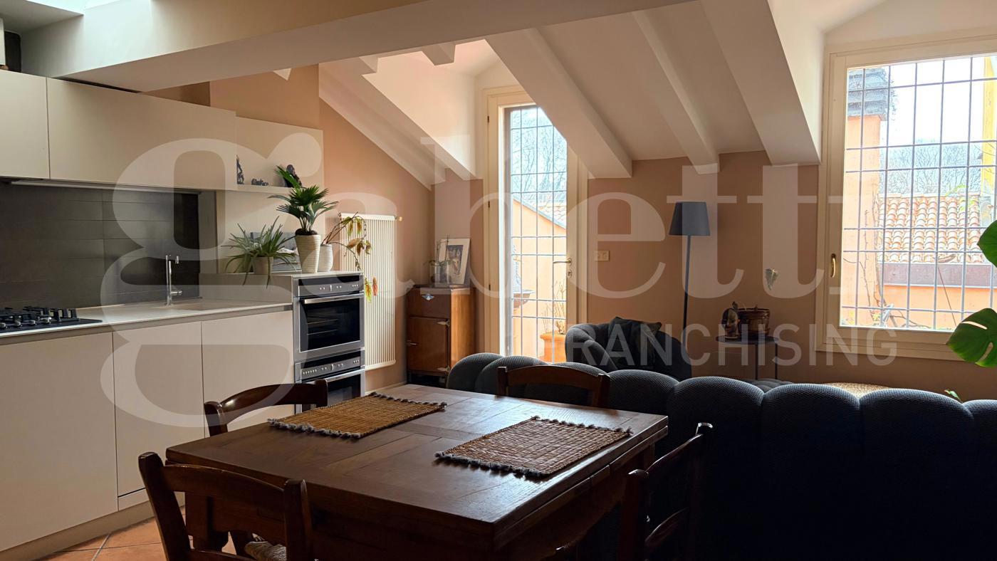 Attico ristrutturato a Bologna