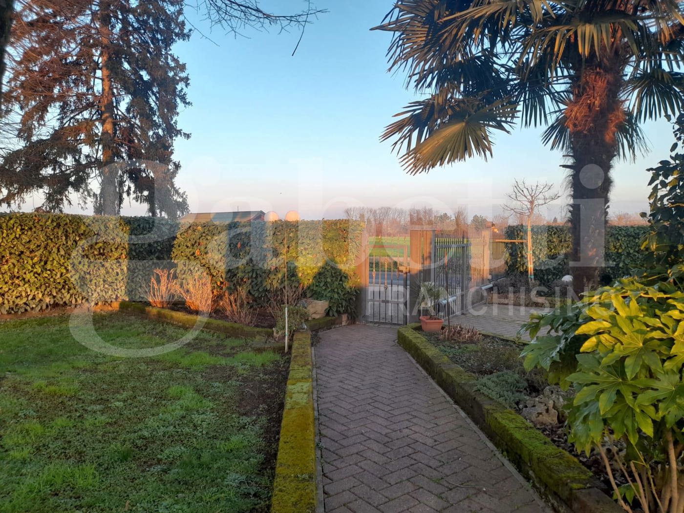 Villa con giardino a Calderara di Reno