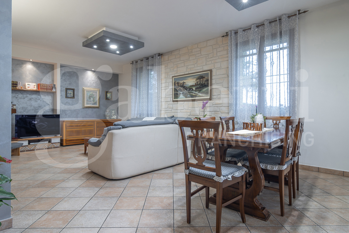 Villa con giardino a Calderara di Reno