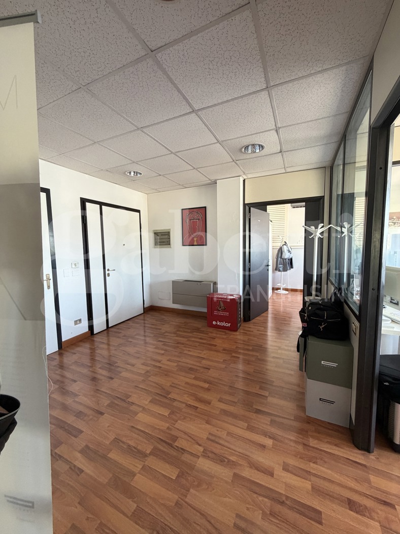 Ufficio in vendita a Calderara di Reno