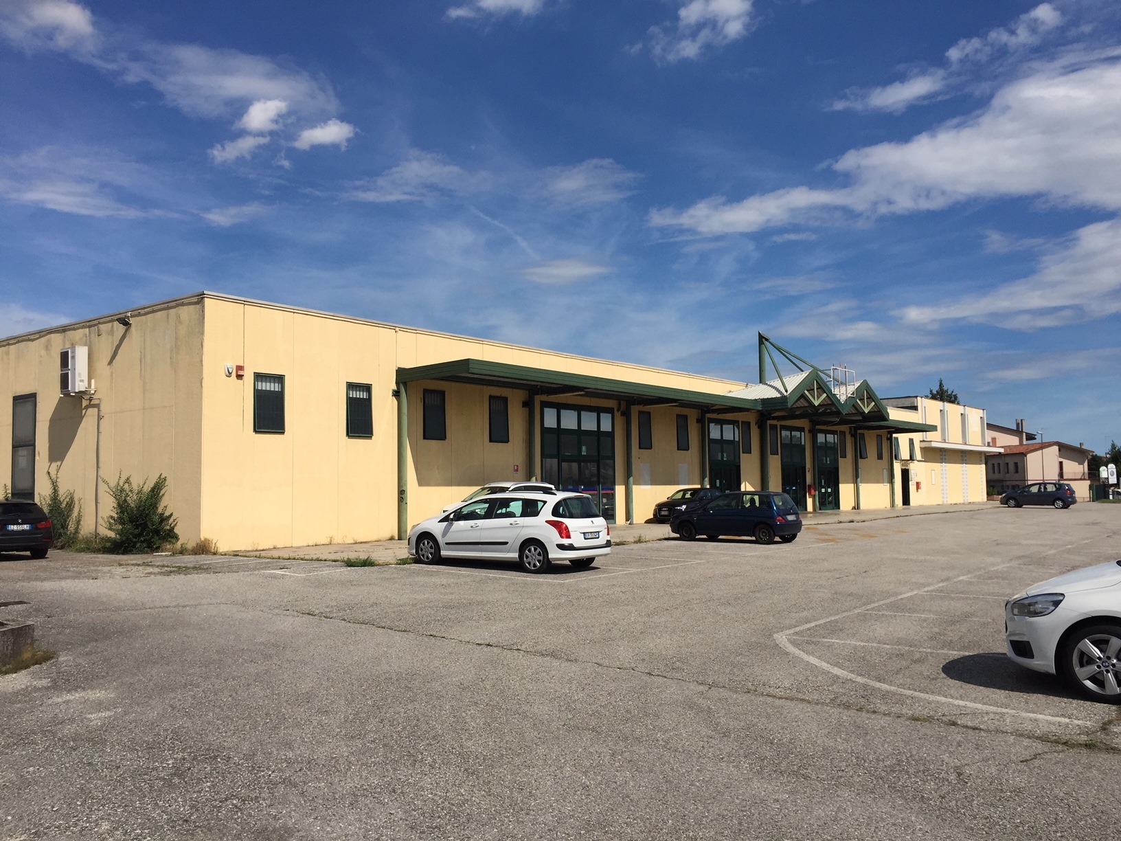 Locale commerciale in vendita a Treviso, Stiore