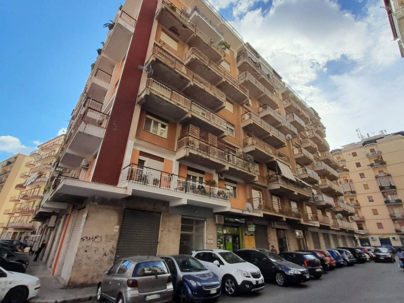 Monolocale con terrazzo, Palermo noce