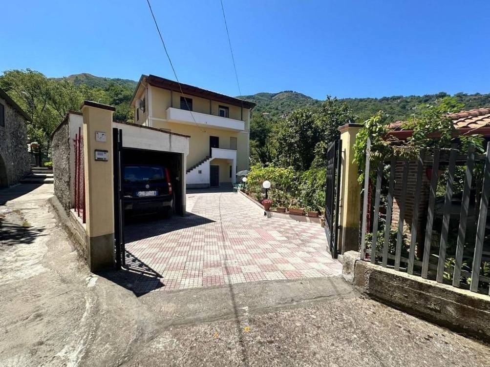 Villino in vendita a Tortorici
