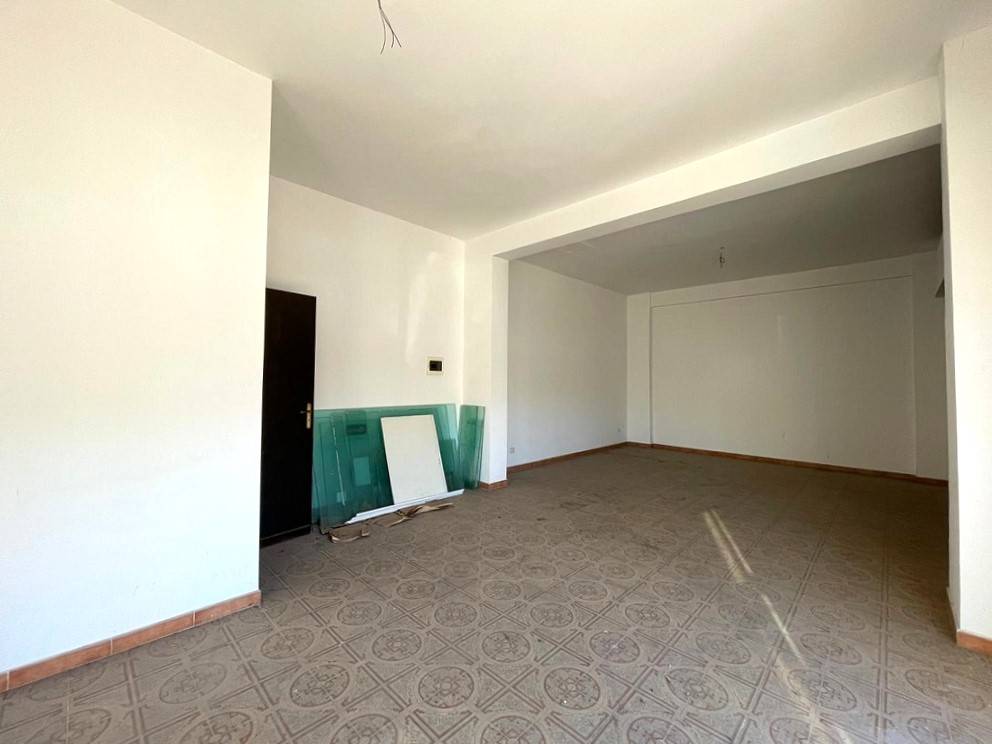 Locale commerciale in vendita a Palermo, Strasburgo