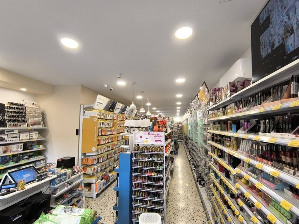 Locale commerciale in vendita a Palermo, San Lorenzo