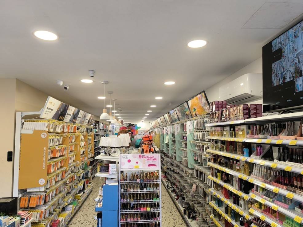 Locale commerciale in vendita a Palermo, San Lorenzo